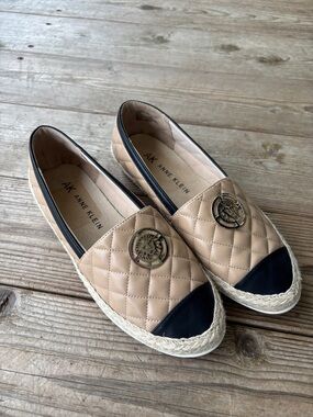 Anne Klein Tan Quilted Espadrille Slip-Ons with Black Cap size 9.5